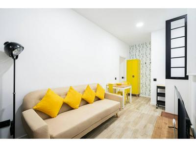 Apartamento amarillo en Atocha