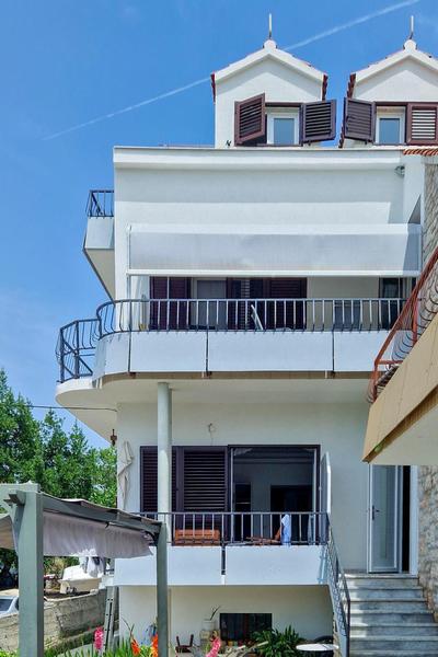 Renovated Apartments Skorin