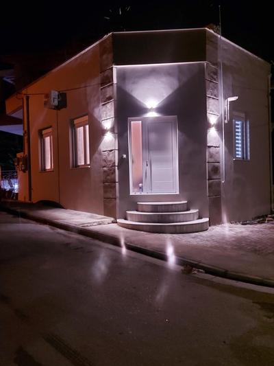 Lefis House
