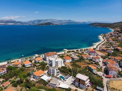 Villa Lady Maris with heated private pool, 5 en-suite bedrooms, 70m from beach