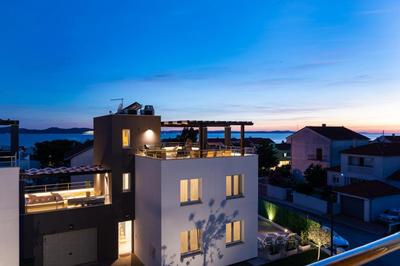 CROWONDER Villa Nika - Villa with Heated Swimming Pool, Jacuzzi and Sauna