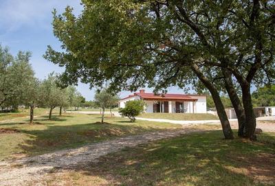 Holiday House Ivanka for 5 persons with pool contry side of Rovinj