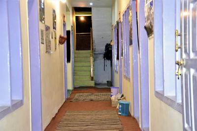 MANOKUR - E- BASA HOTEl