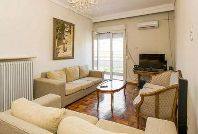 Central Classic 2-Bedroom Apartment