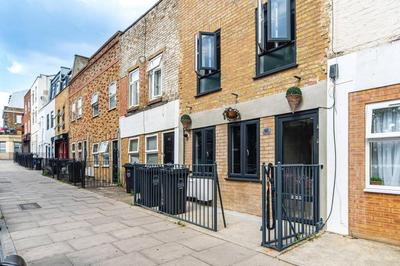 Lovely 3 Bed Flat in a Great Location in London