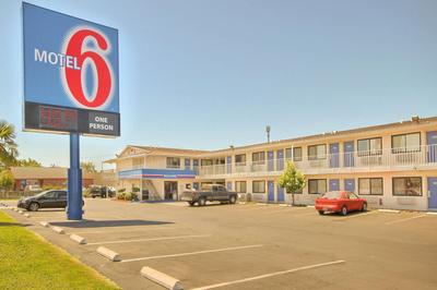 Motel 6-Fresno, CA - Blackstone North