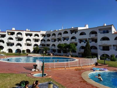 211 Apartamento moderno com vista para a piscina no centro da cidade