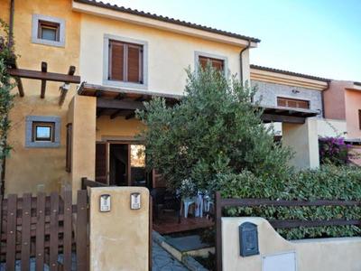 La Casa Degli Specchi-villetta con due giardini