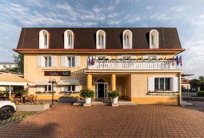 Prague Hotel Carl Inn restaurant & Free Parking