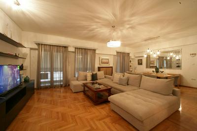 Thiras Lux Apartment