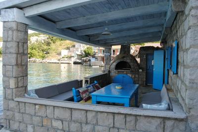 Beachfront villa Kakrc