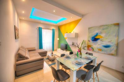 Spacious and beautifully furnished 3 bedrooms/3bathrooms apartment with 2 balconies WVID1-1