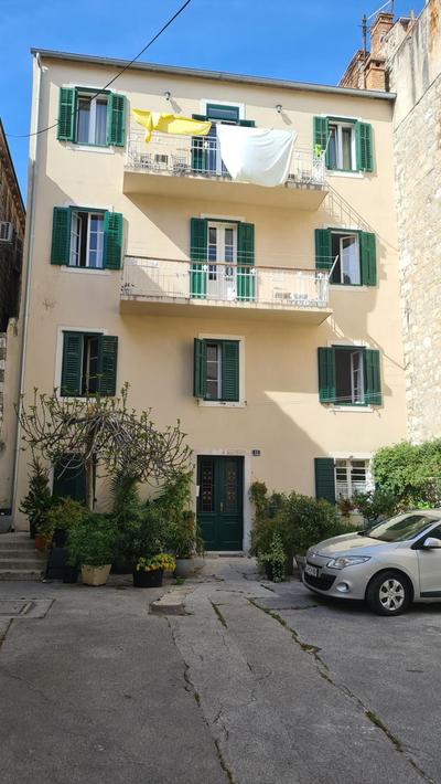 Apartment Central Old town with private indoor garage parking