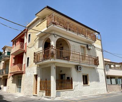 Noemi Holiday House