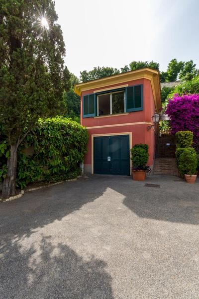 Villa Dolcevita with parking by Napoliapartments