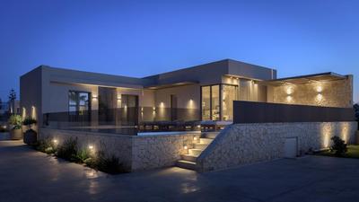 Amalthia Villa, Heated Pool & Walk to the Beach, By ThinkVilla
