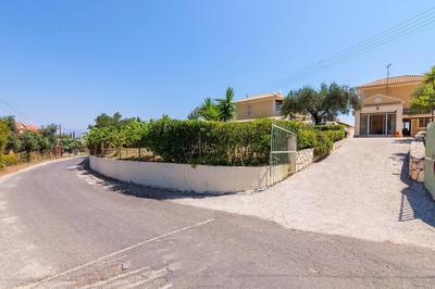 Villa Petrosa by Villa Plus