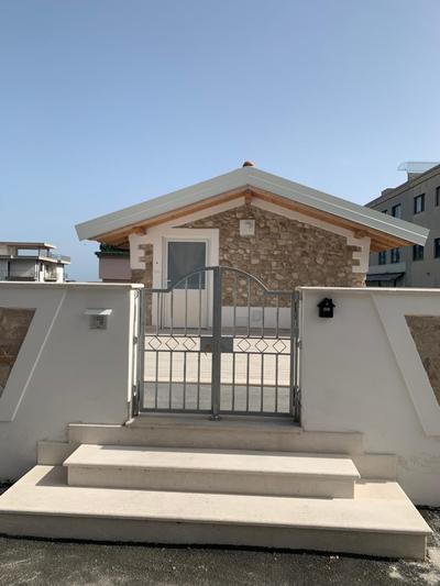 LA CASA DI PIETRA