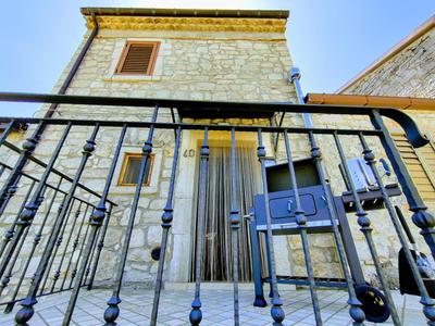 Casa rustica con terrazza e barbecue