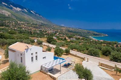 Villa Michou Thalassa by Villa Plus