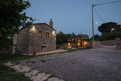 Karyoupolis Lounge Cave House