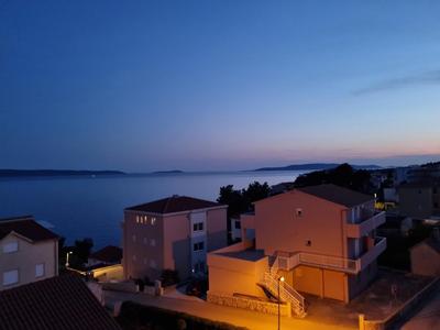 Luxury apartment- balcony- private rooftop and jacuzzi- common pool