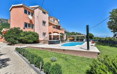 Villa Lioness in Kastel Luksic, playground & pool