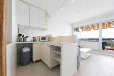 Studio with a 12 m2 terrasse sea view in Antibes Juan les Pins