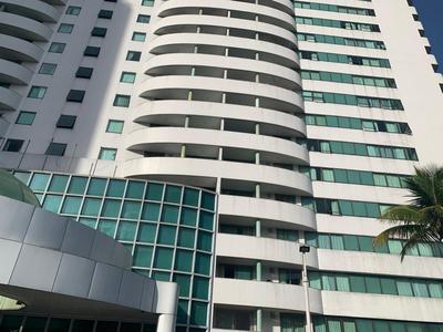 Lindo Flat na Barra da Tijuca com vista para o mar