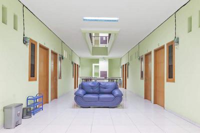 Urbanview Syariah Hotel Tiga ER near Karawang Central Plaza