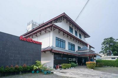RedDoorz Plus near Pasar Anyar Bogor