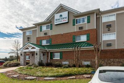 HomeTowne Studios & Suites by Red Roof Charlotte - Concord, Photo 2