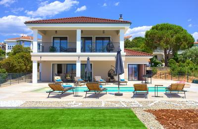 Villa MAGNIFICA with pool