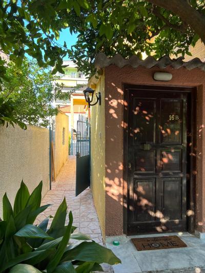 Cosy guesthouse-souterrain with garden in city center