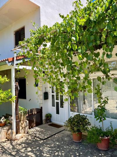 Apartman Gorana with swimming pool
