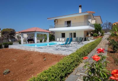 Villa with Private S Pool-Theologos by GHH