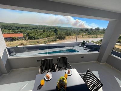 Villa Madison, Spacious Sea View Apartments Near Zadar with heated pool