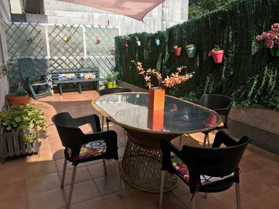 apartamento con amplia terraza cerca del hospital clínico