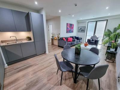 4 Bed Townhouse Free Parking Piccadilly