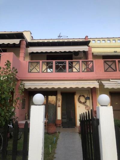 THE HOUSE WITH THE VIEW