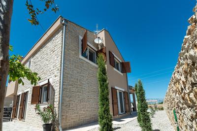 Luxury villa with pool,jacuzzi and sauna04 - by TA Leut Agency