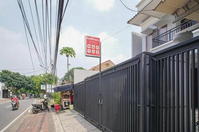 RedDoorz near RS Patria IKKT