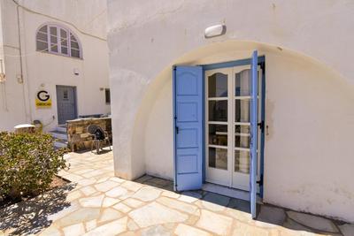 Naxos town ground floor apartment free parking