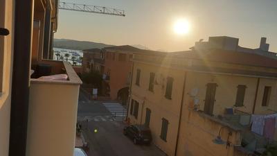 Capo Figari 15, Appartamento spazioso nel centro di Golfo Aranci con terrazza, Wi-Fi, parcheggio gratuito