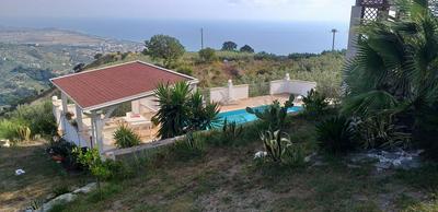 Villa vista mare con piscina