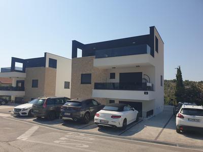 Apartman Retro with heated pool and gym for 8