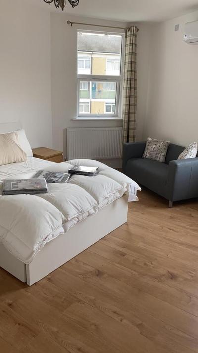 Newly refurbished flat in camberwell, london