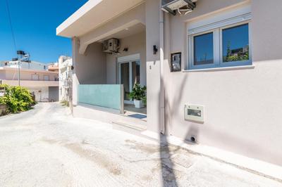 Sophia's Comfortable Home with a Private Backyard