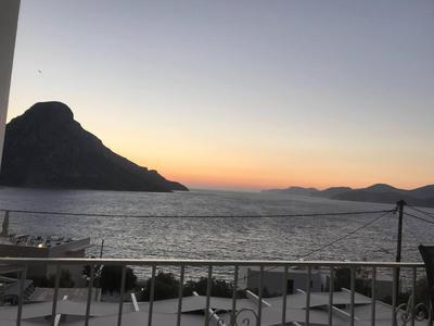 1 Bed Apt - Sleeps 2 - Free Parking - Sea View