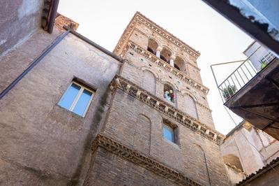 Lungaretta by Rental in Rome